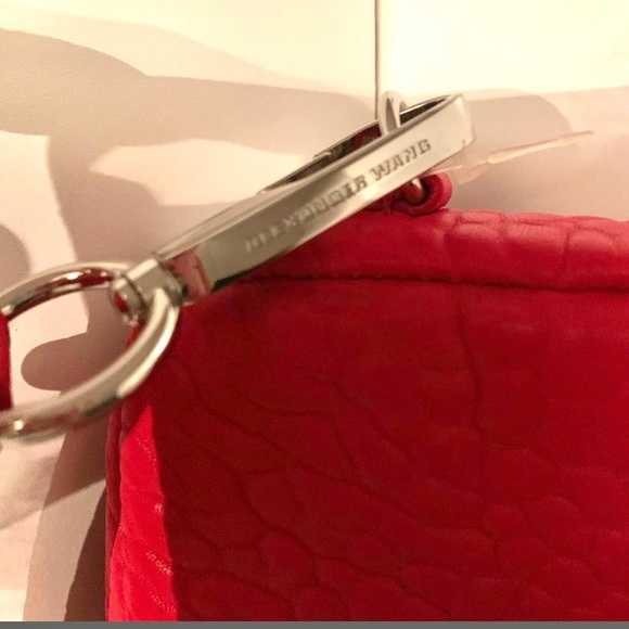 Red wristlet - Picture 4 of 5